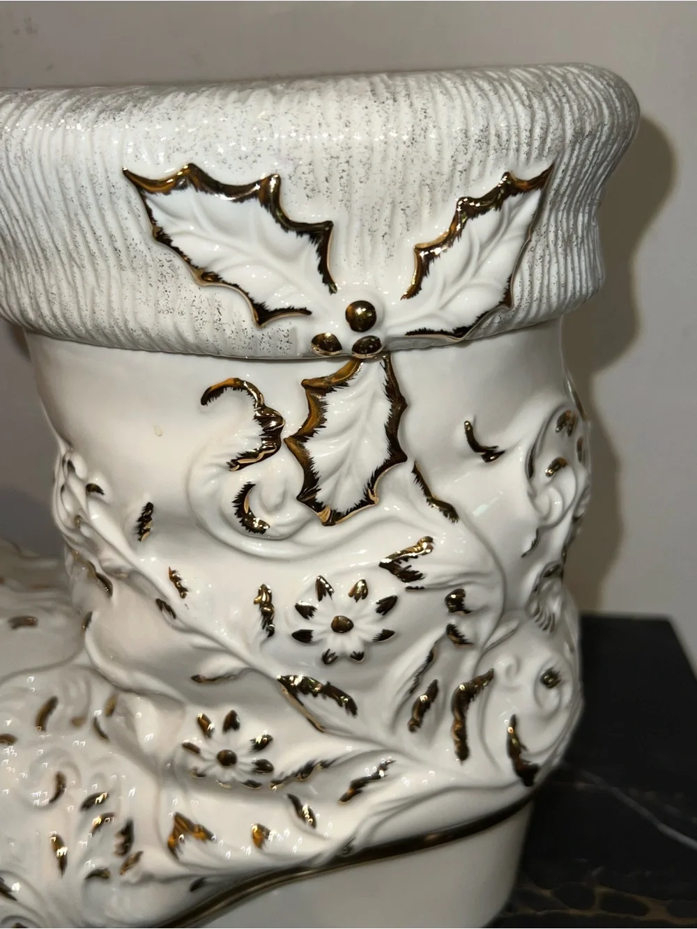 MIKASA SANTA'S BOOT COOKIE JAR PK001/917 CHRISTMAS ivory & gold NWOB planter